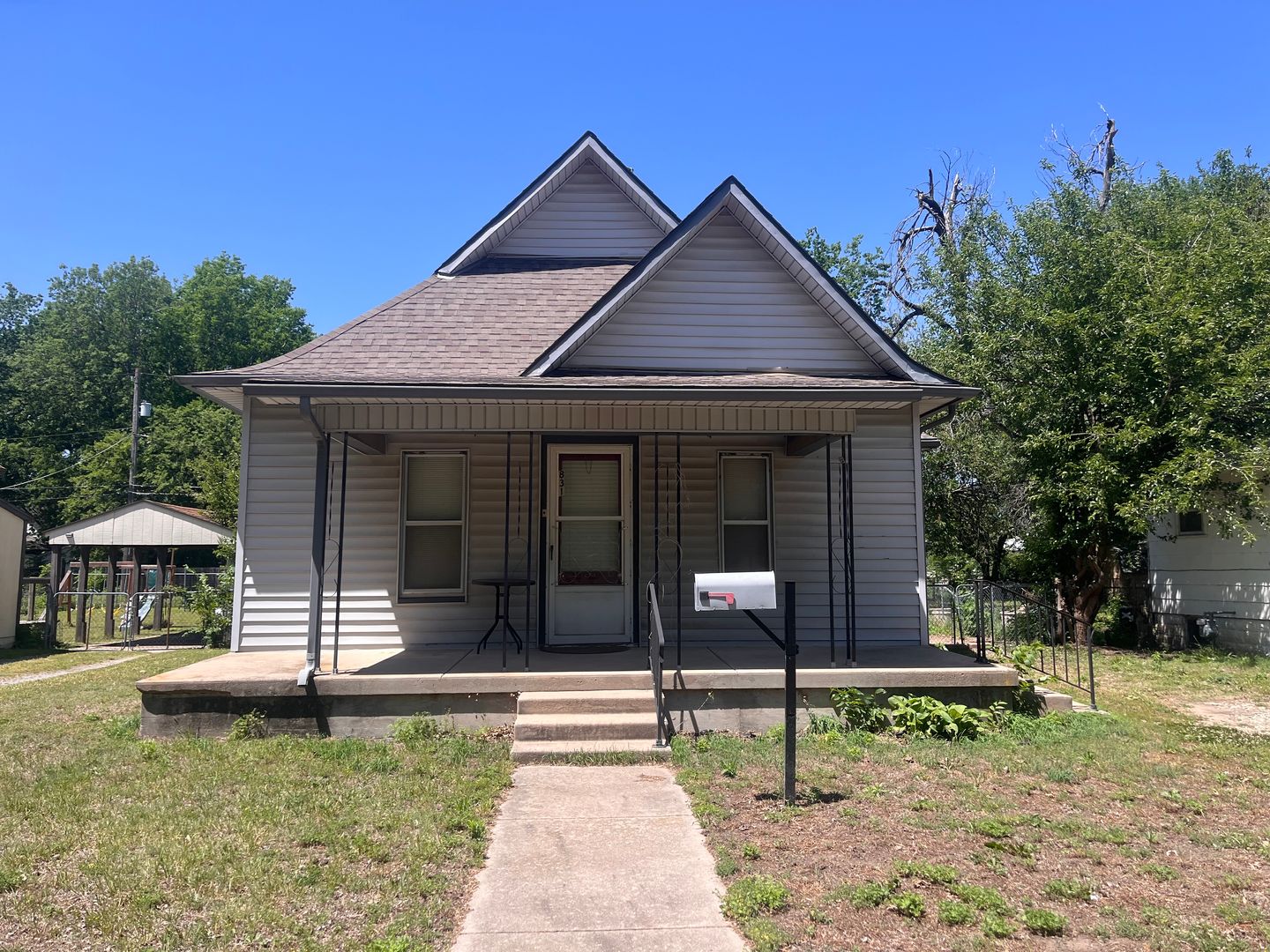 Wichita House: 831 S Elizabeth