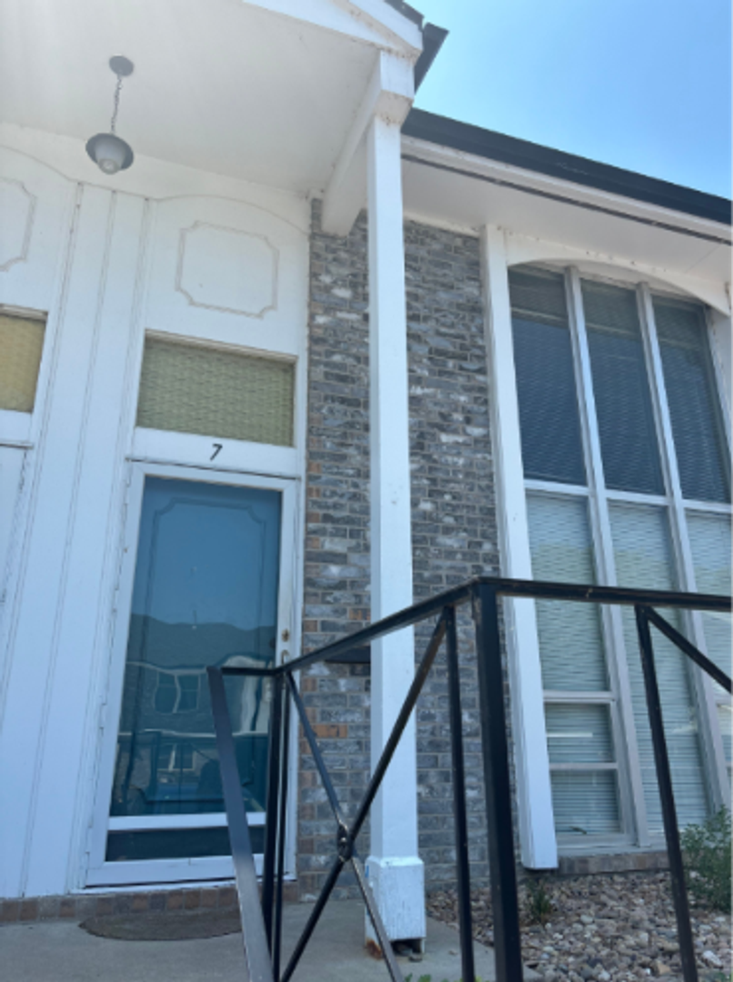 Wichita House: 725 N Stackman #4