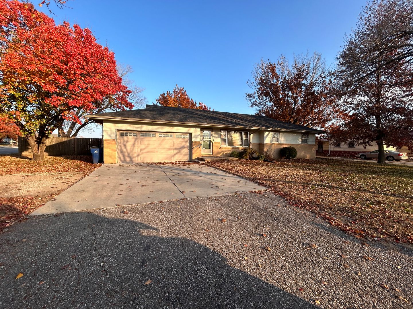 Andover House: 102 S Westview Rd