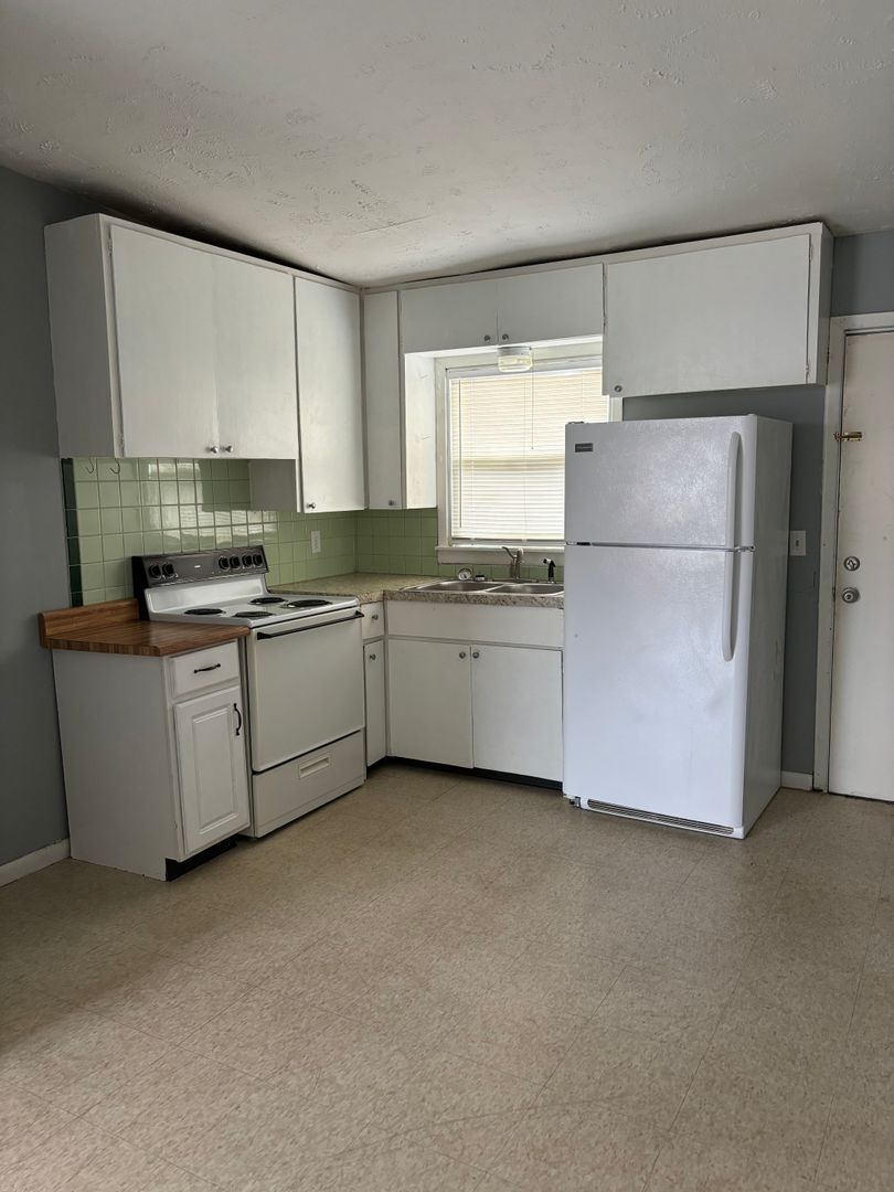 Derby Apartment: 400 W Mahoney Drive