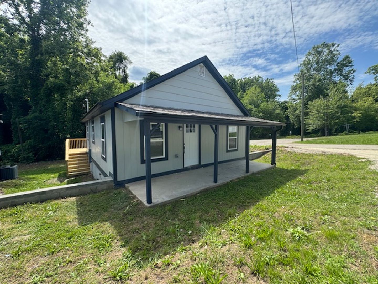 Henderson House: 415 Spring Ct