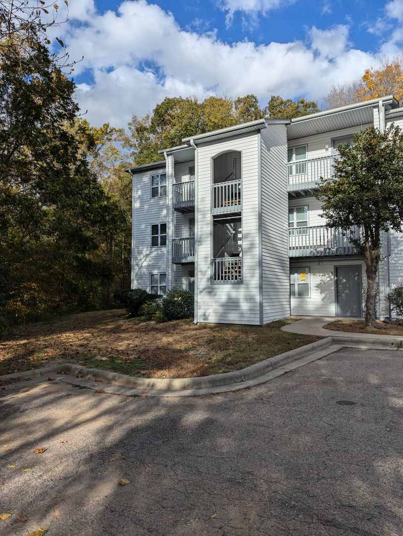 Concord Apartment: American Ave NE