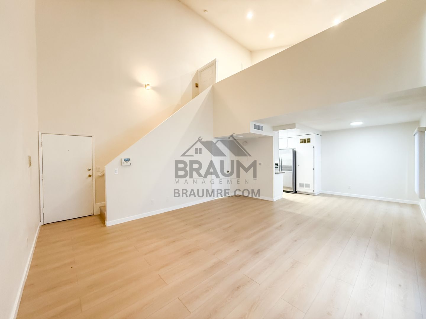 NORTH HOLLYWOOD Apartment: 5245 RIVERTON AVE.