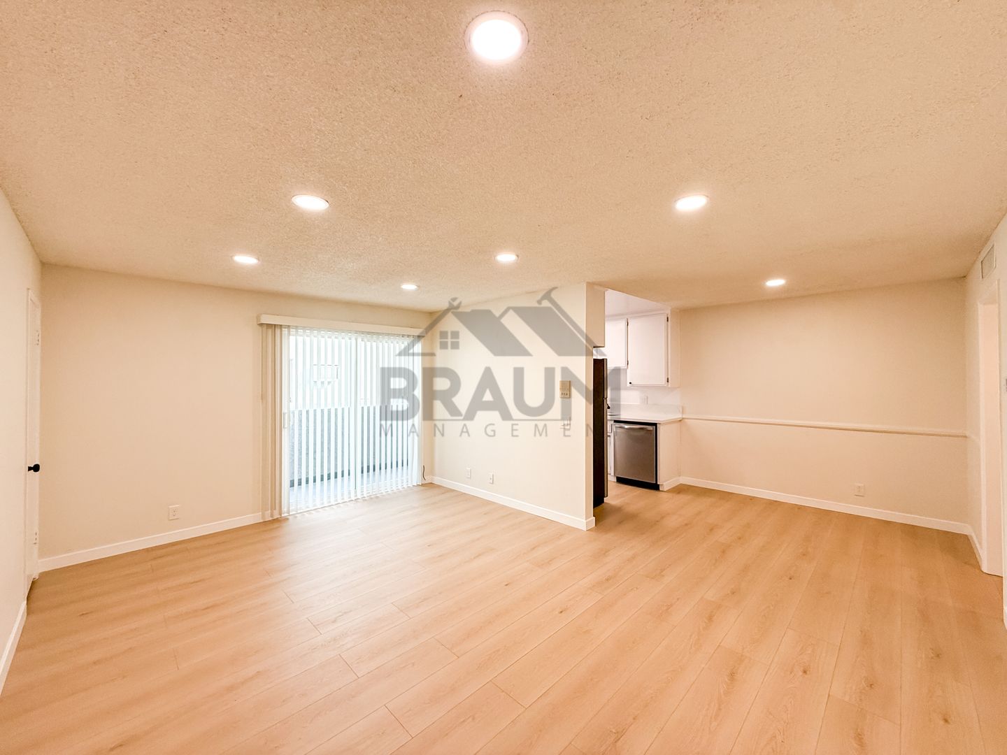 NORTH HOLLYWOOD Apartment: 11007 HARTSOOK ST. - 203