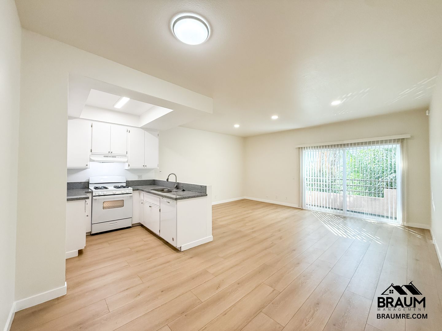 NORTH HOLLYWOOD Apartment: 11459 COLLINS ST