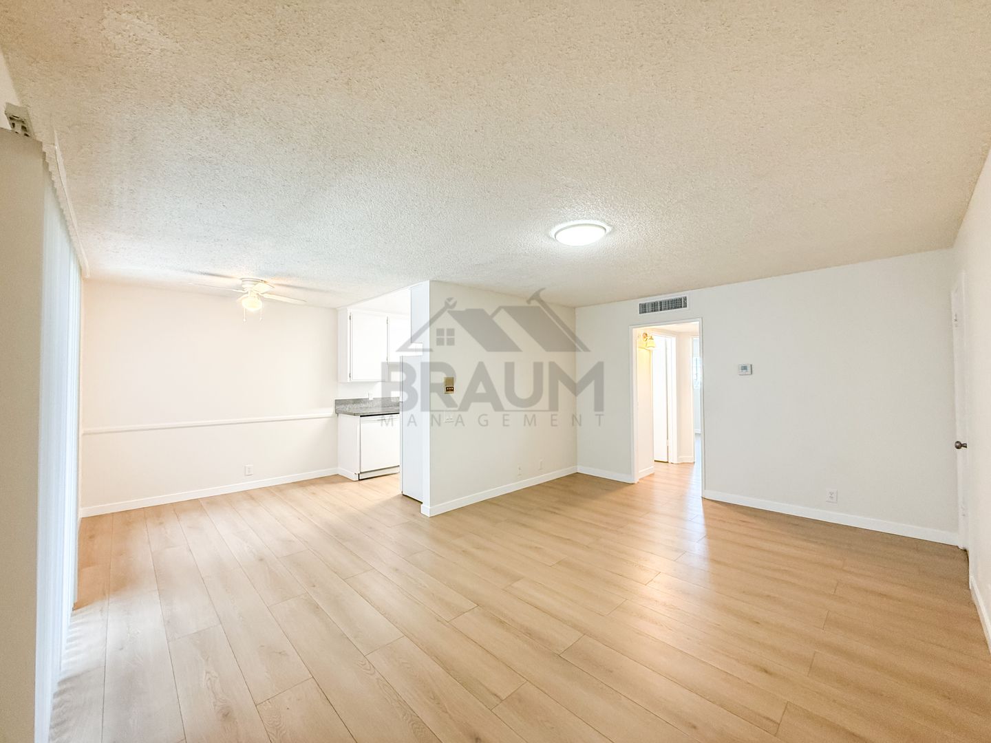 NORTH HOLLYWOOD Apartment: 11007 HARTSOOK ST. - 112