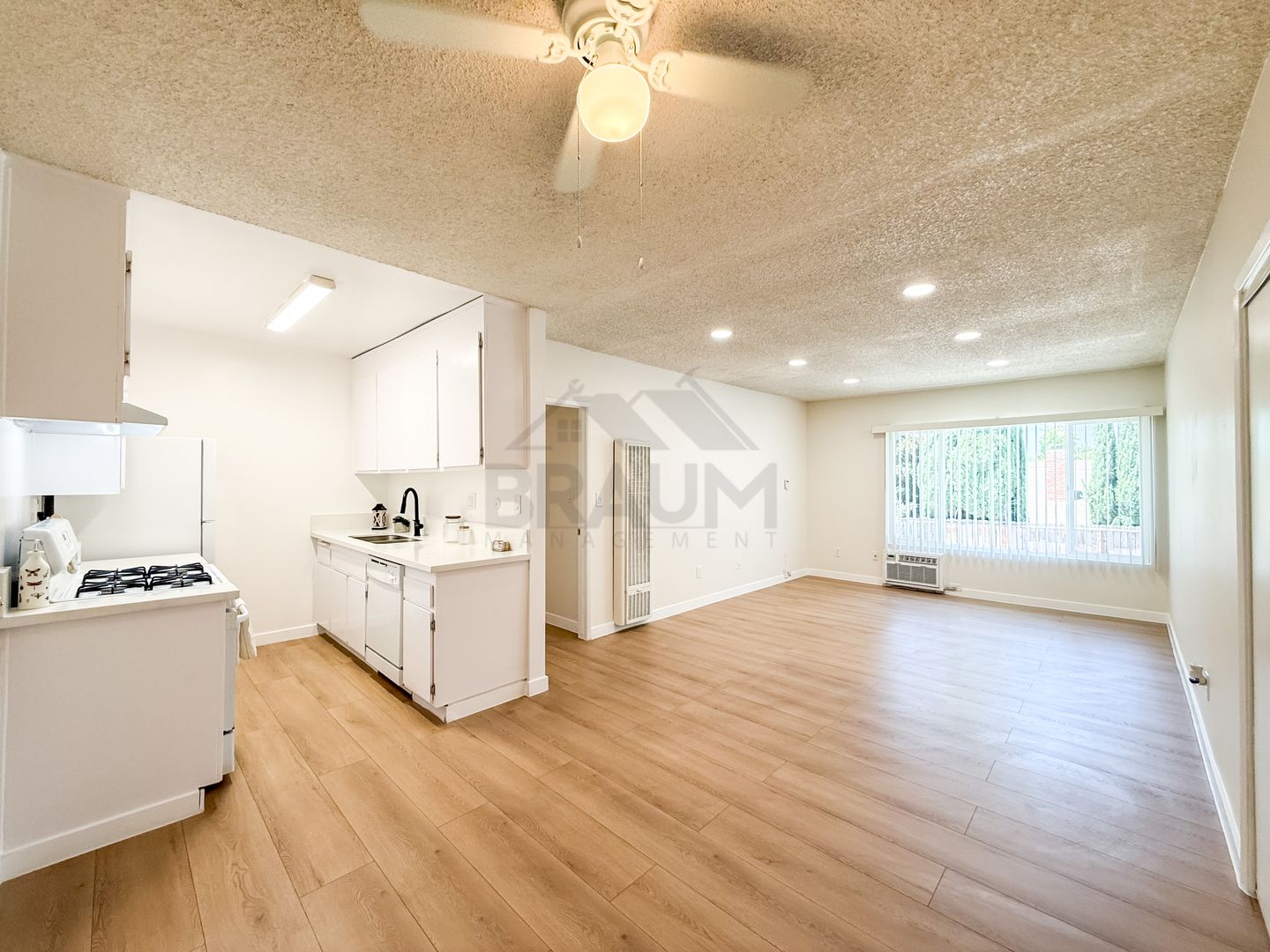 SHERMAN OAKS Apartment: 5461 KESTER AVE