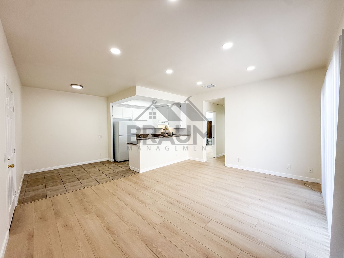 NORTH HOLLYWOOD Apartment: 11459 COLLINS ST