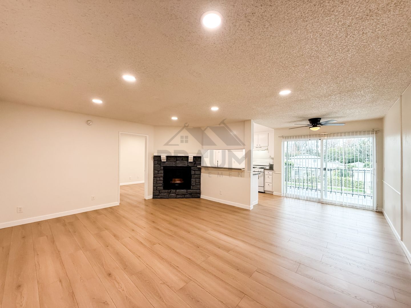 VAN NUYS Apartment: 13347 VICTORY BLVD