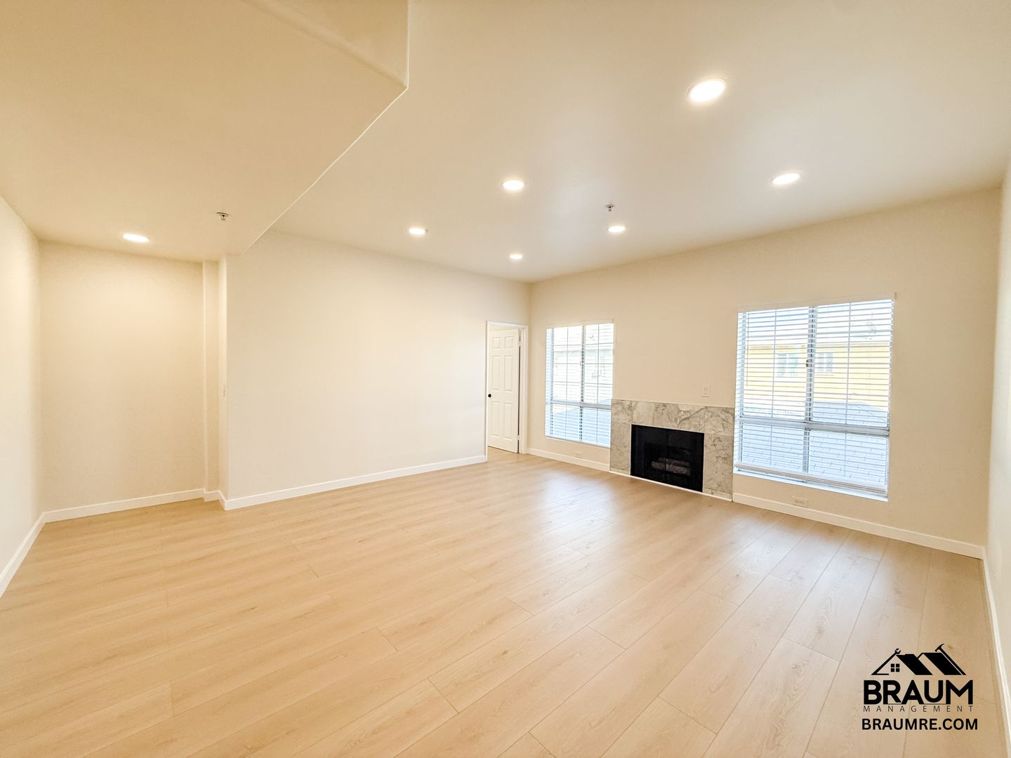 NORTH HOLLYWOOD Apartment: 11035 MOORPARK ST