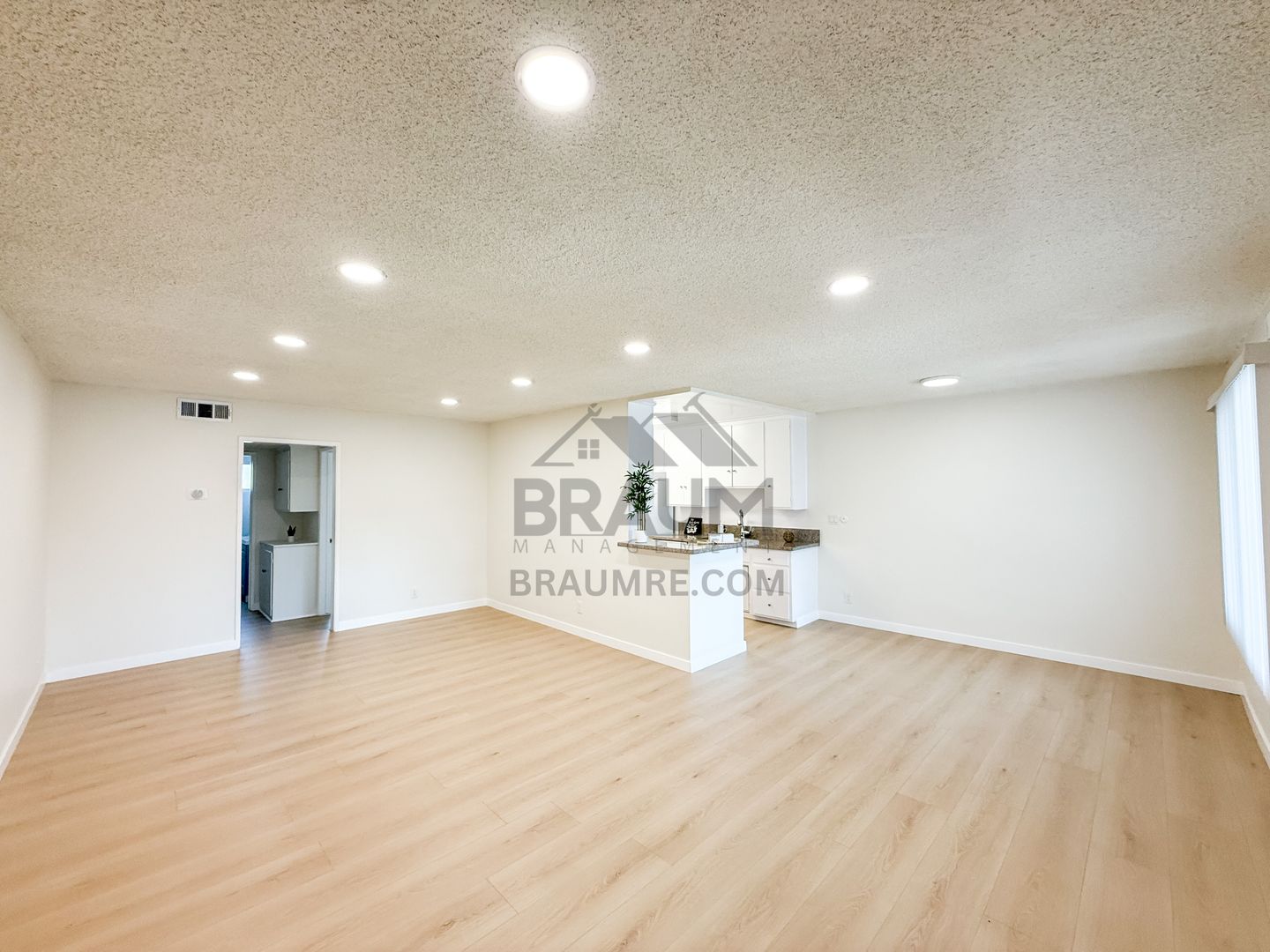 NORTH HOLLYWOOD Apartment: 6041 WHITSETT AVE