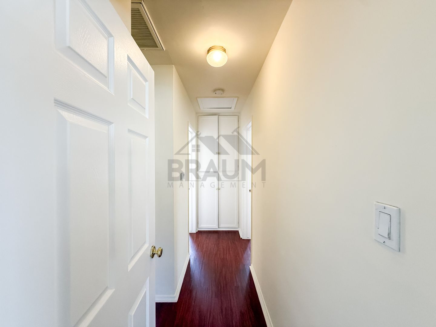 NORTH HOLLYWOOD Apartment: 5245 RIVERTON AVE.