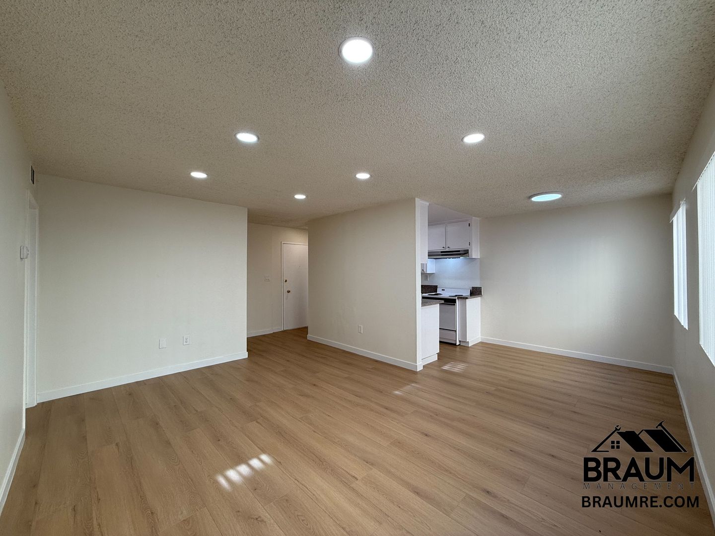 SHERMAN OAKS Apartment: 5461 KESTER AVE