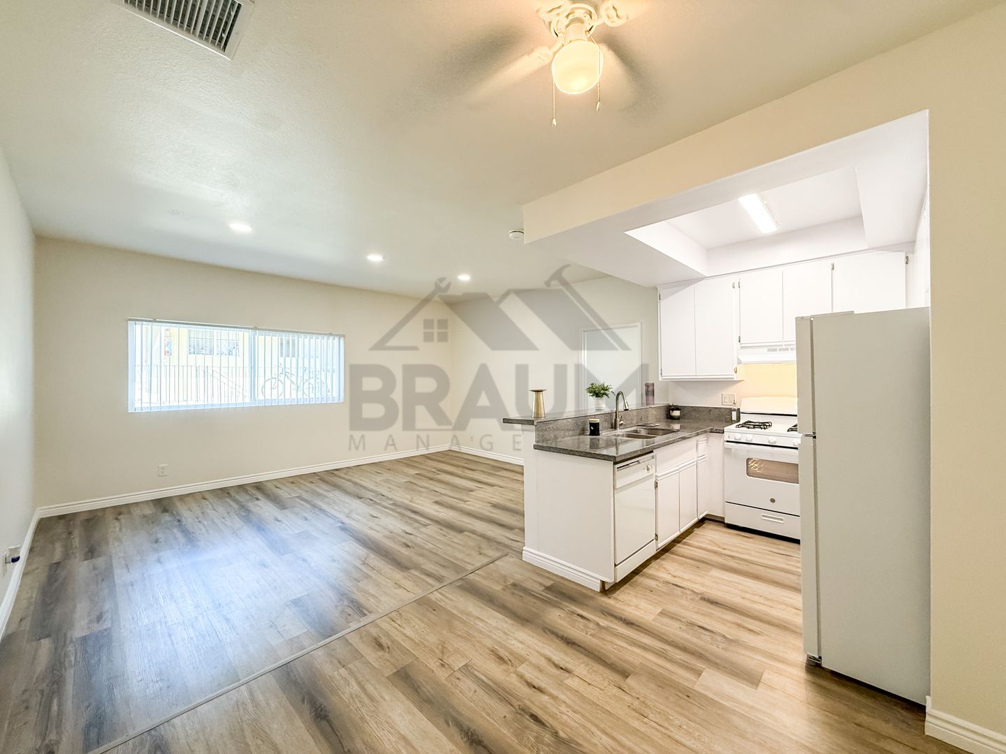 NORTH HOLLYWOOD Apartment: 11459 COLLINS ST
