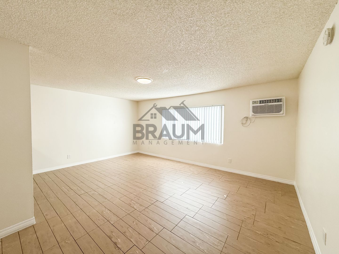 Van Nuys Apartment: 6612 Sylmar Avenue