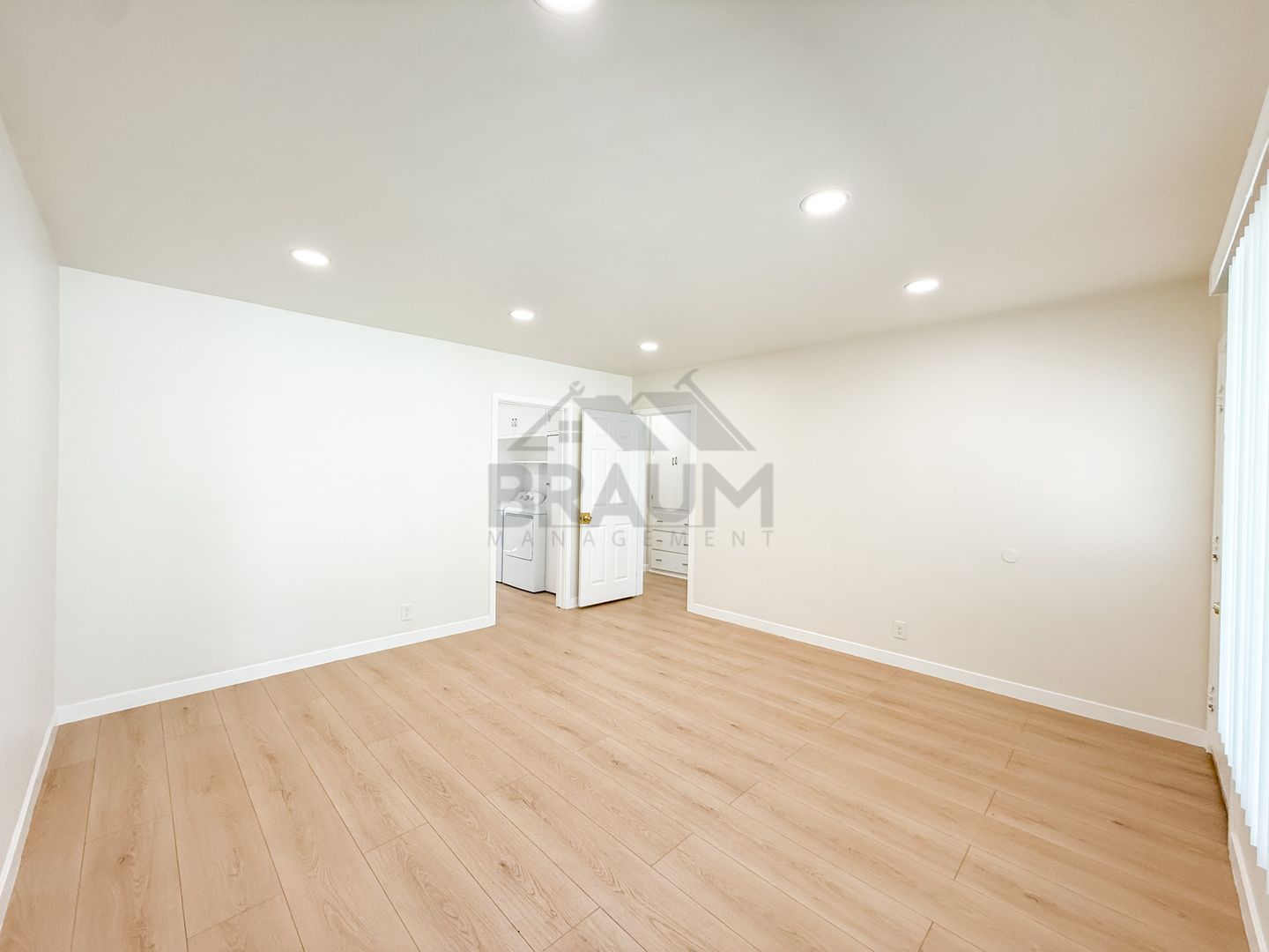 VAN NUYS Apartment: 15550 VANOWEN STREET