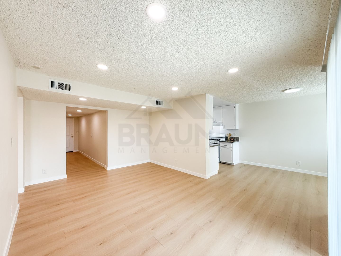 BURBANK Apartment: 221 W. ELM AVENUE