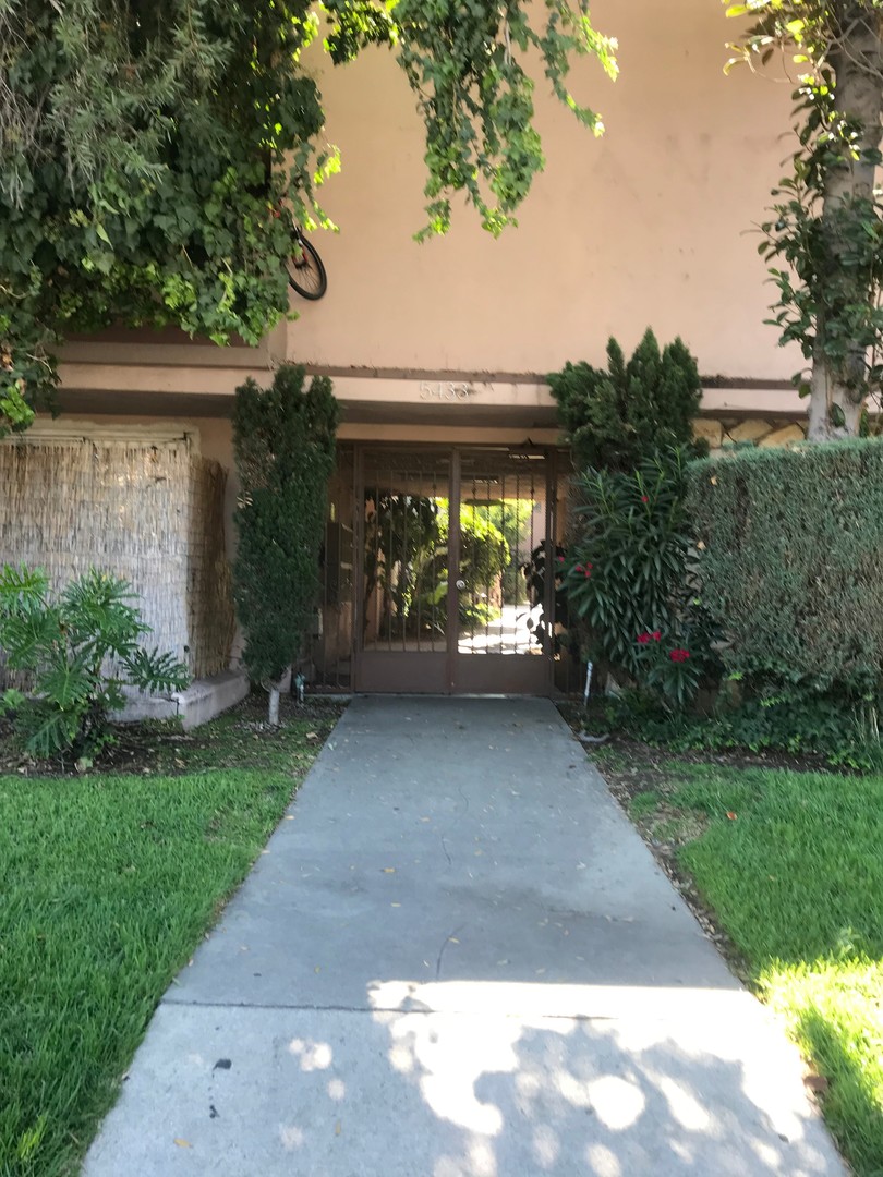 SHERMAN OAKS Apartment: 5433 SEPULVEDA BLVD.