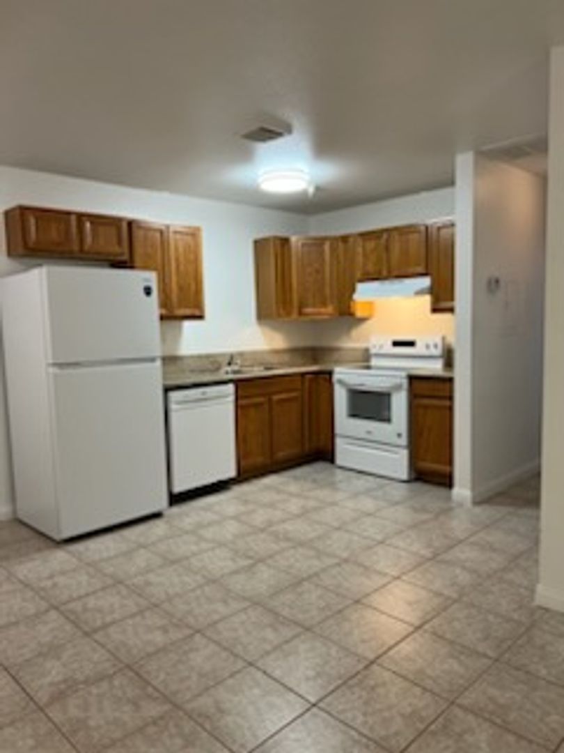 BAKERSFIELD Apartment: 2601 COLUMBUS STREET
