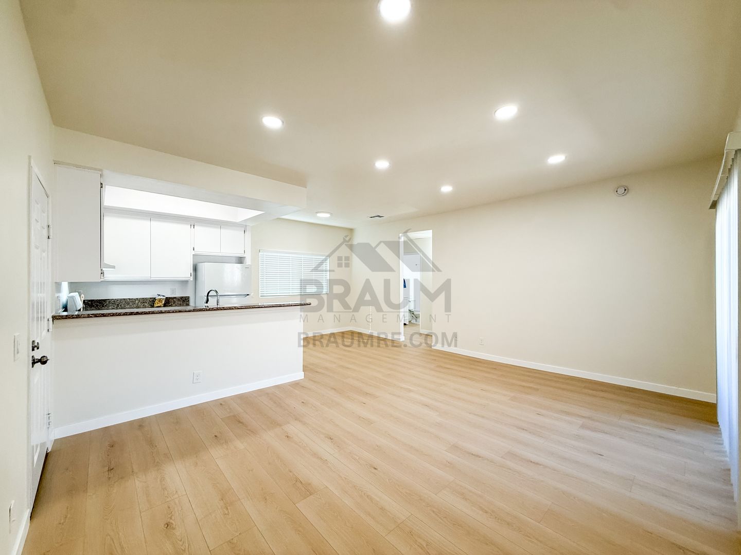 NORTH HOLLYWOOD Apartment: 11459 COLLINS ST