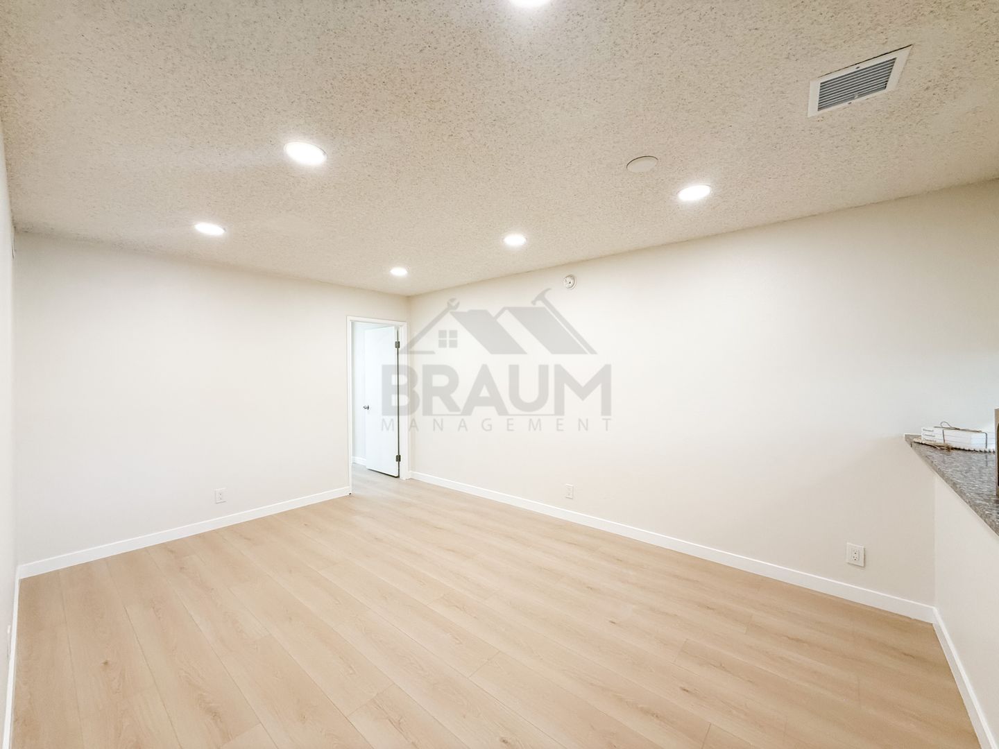 SHERMAN OAKS Apartment: 4638 TILDEN AVE