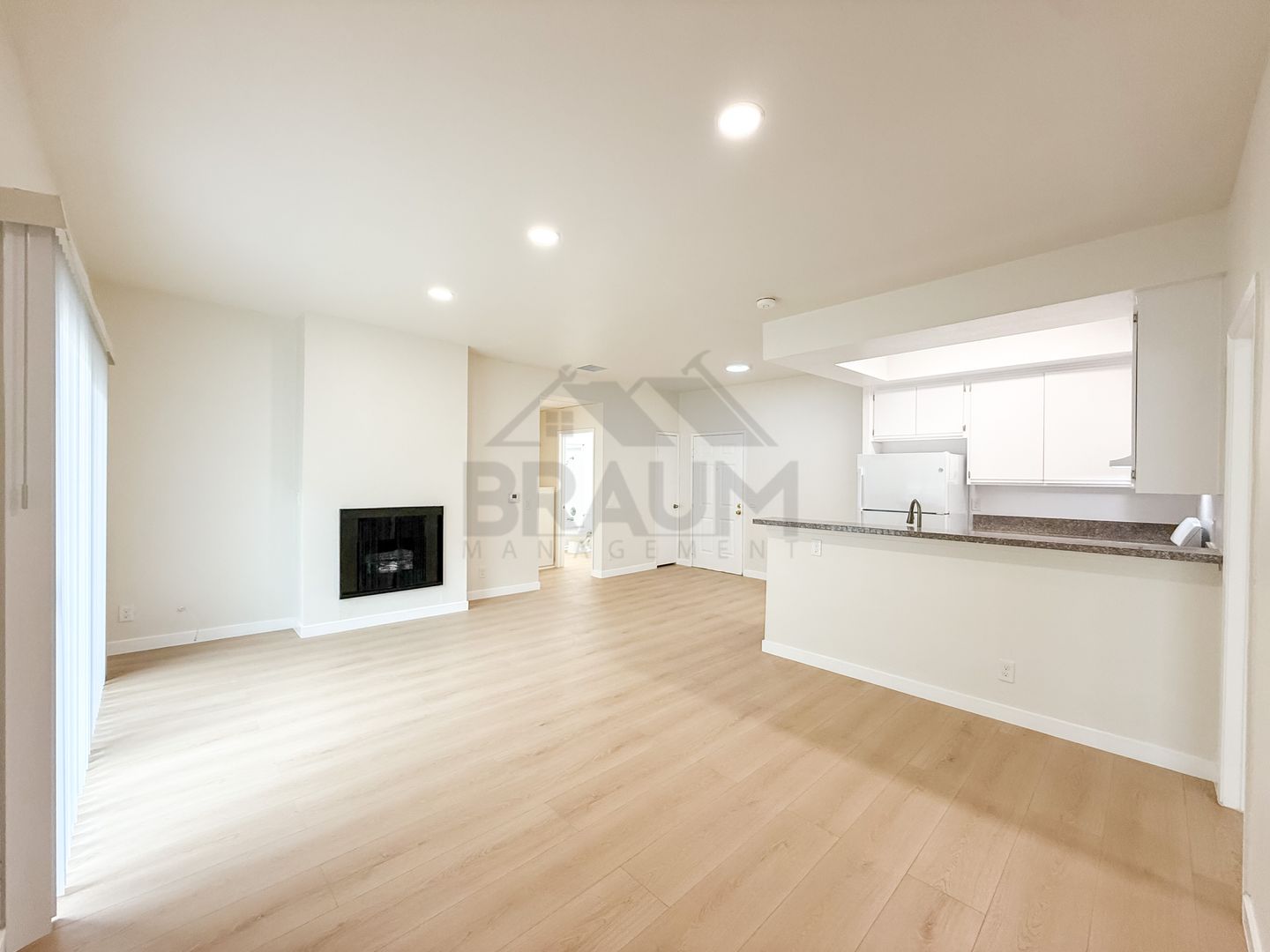 NORTH HOLLYWOOD Apartment: 11459 COLLINS ST