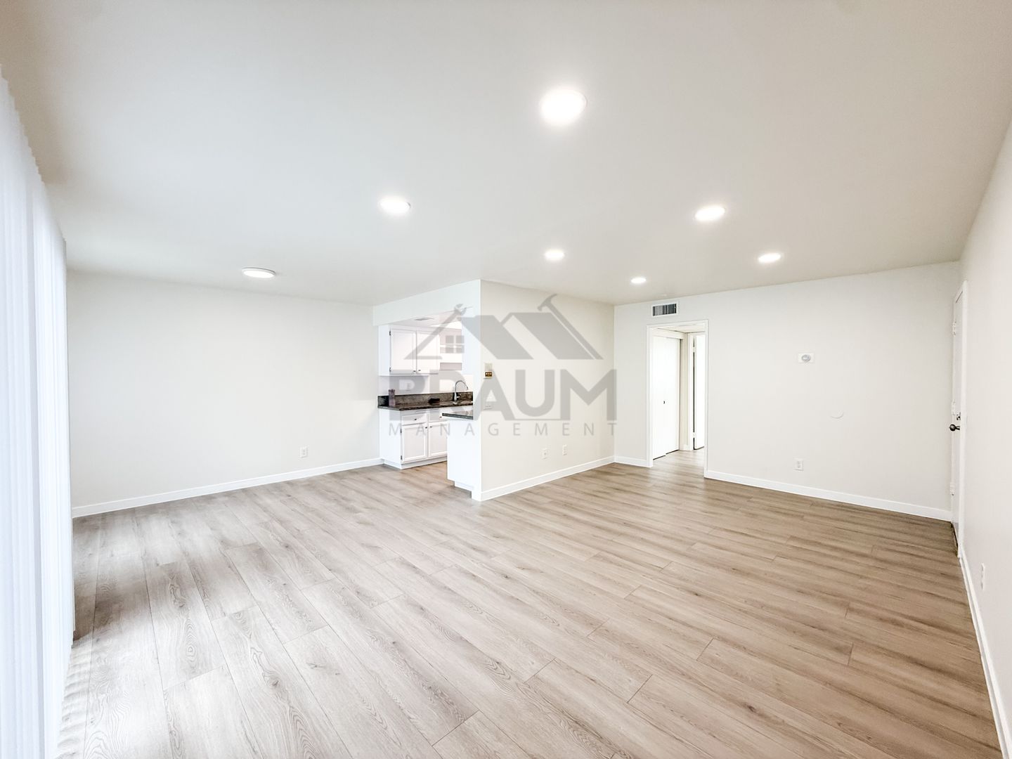 SHERMAN OAKS Apartment: 15000 BURBANK BLVD