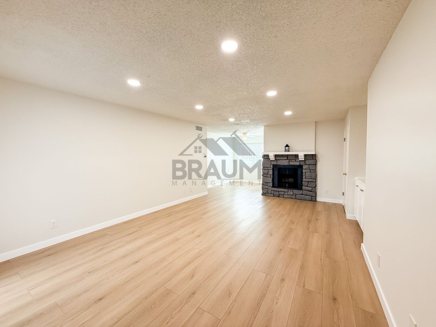 VAN NUYS Apartment: 13347 VICTORY BLVD