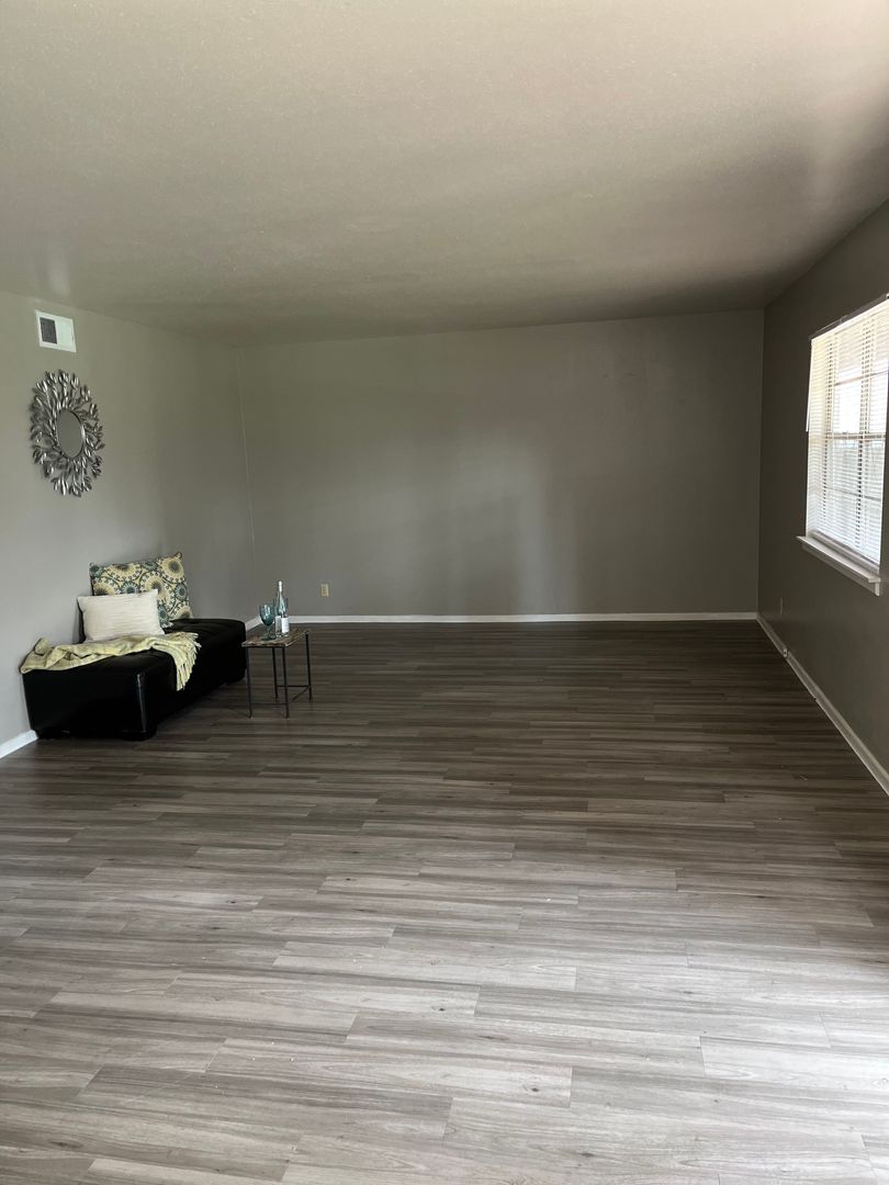 New Braunfels Apartment: 730 Howard St.