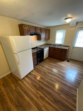 **AVAILABLE AUGUST 2027** 1 Bed - 1 Bath Apartment – photo 1