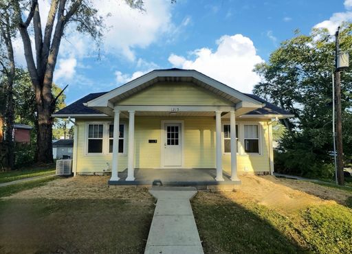 **August 2027** Fully Remodeled 5 bed 5 bath house!!! – photo 1