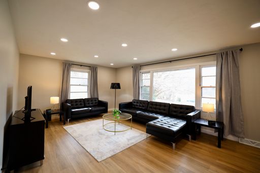 Newly Updated 3 Bedroom Home in a Convenient Bloomington Location! – photo 1