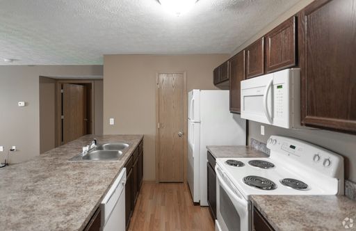 2 BEDROOM APARTMENT AVAILABLE NOW! RIGHT NEXT TO ROSE-HULMAN! – photo 1