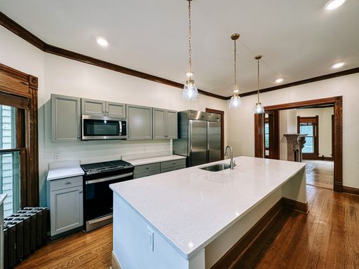 **AUGUST 2028** Gorgeous Fully Remodeled 9 Bedroom Historical Student House – photo 1