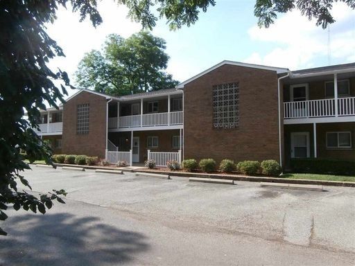 Spacious 1 Bed-1 Bath Apartment! **Available August 2027** – photo 1
