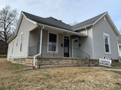 **August 2027** Renovated 5 Bed 3.5 Bath House Downtown – photo 1