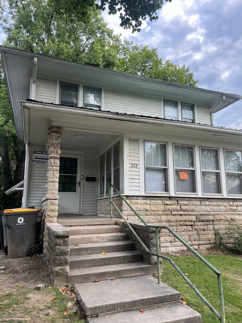 Bloomington House: 223 E. 8th St