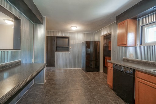 5 Bed House/ Great Location!! *AVAILABLE NOW* – photo 1