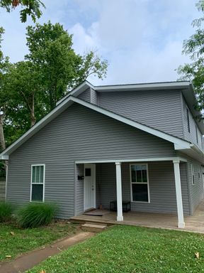 AVAILABLE AUGUST 2027 2 bed 1.5 Bath – photo 1