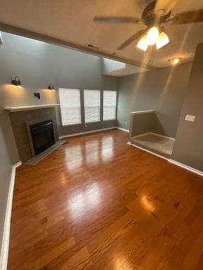 **August 2026** 2 Bed 1.5 Bath Downtown Apartment – photo 1