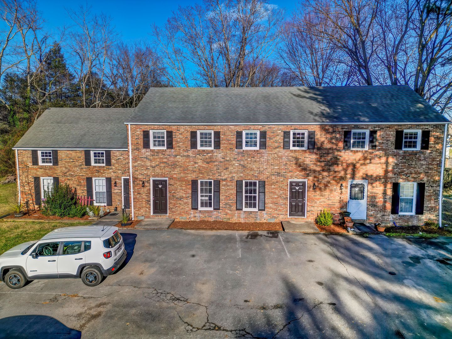 Kingsport Apartment: 5021 Emerald Dr