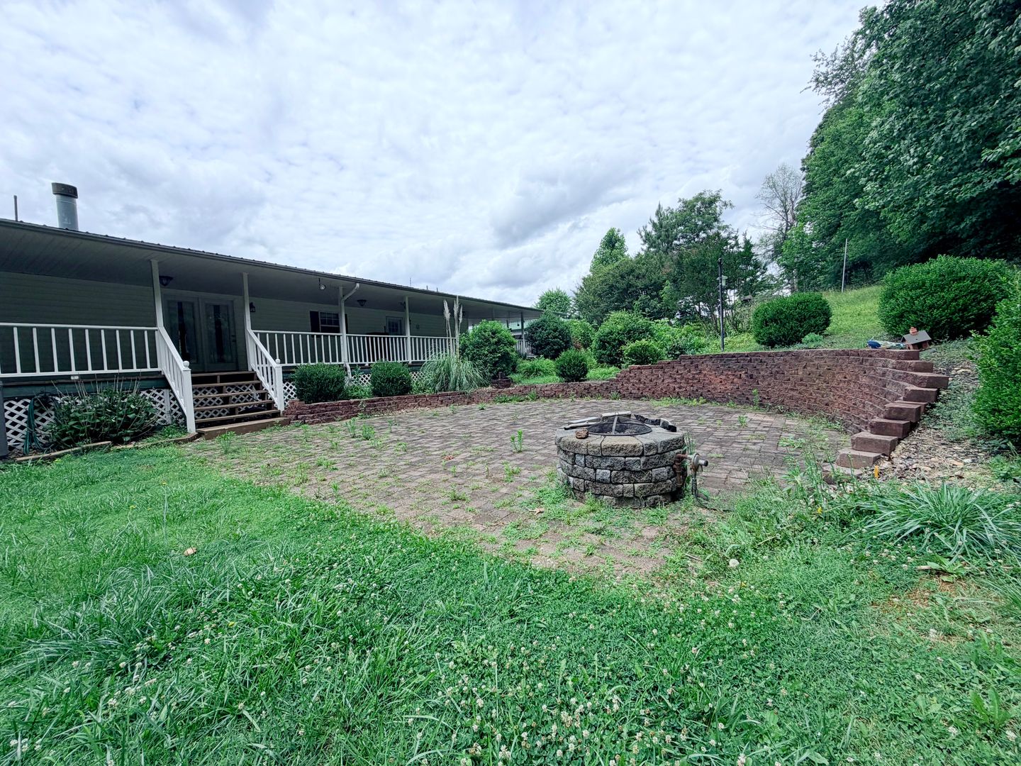 Jonesborough House: 3081 Highway 81 S