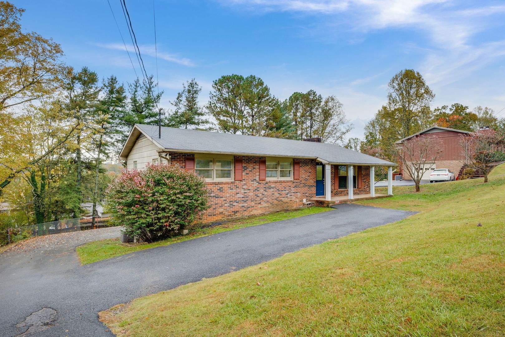 Kingsport House: 729 Foothills Rd