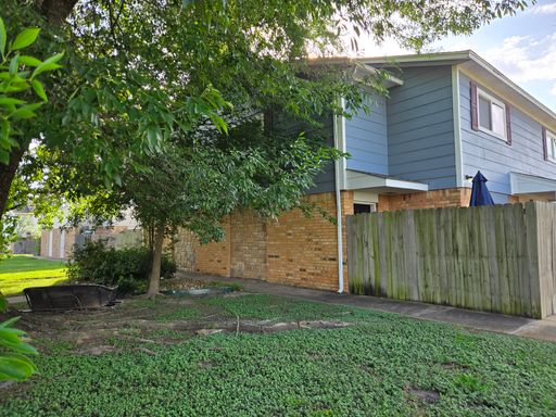 2 bed 1.5 Four-plex unit - Great location!! – photo 1