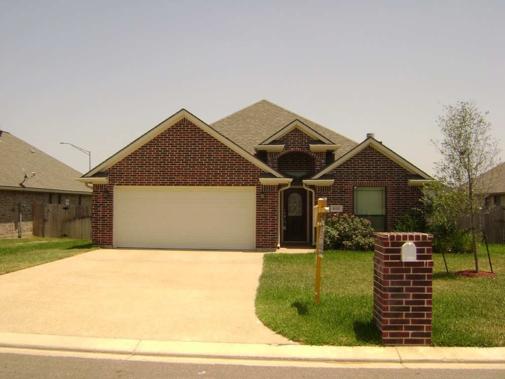 College Station House: 806 Dove Landing Ave