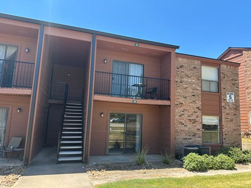 College Station - Cripple Creek Condos - 1 bedroom - 1 bath - pool on site. – photo 1
