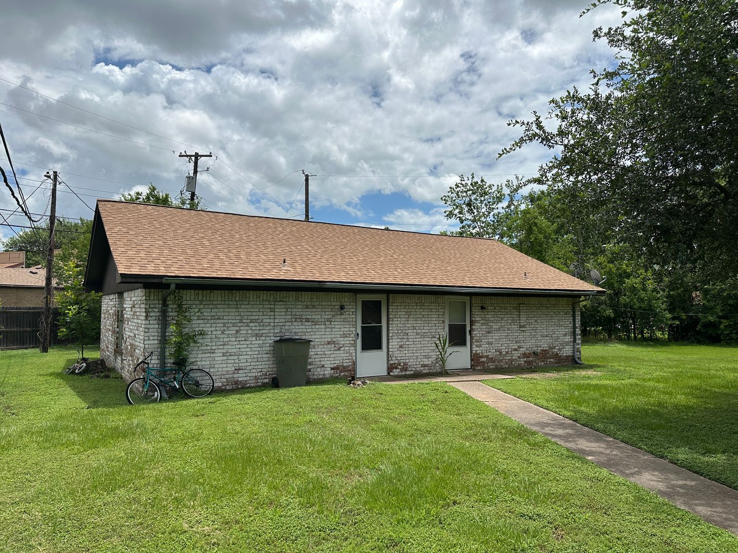 Bryan House: 1821 D Wilde Oak Cir