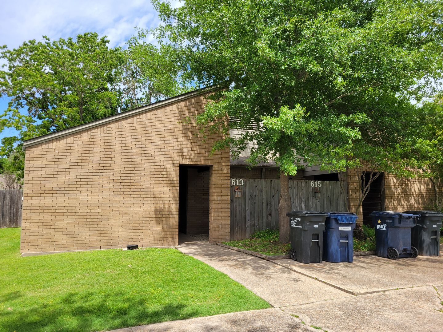 College Station House: 613 Navarro Dr
