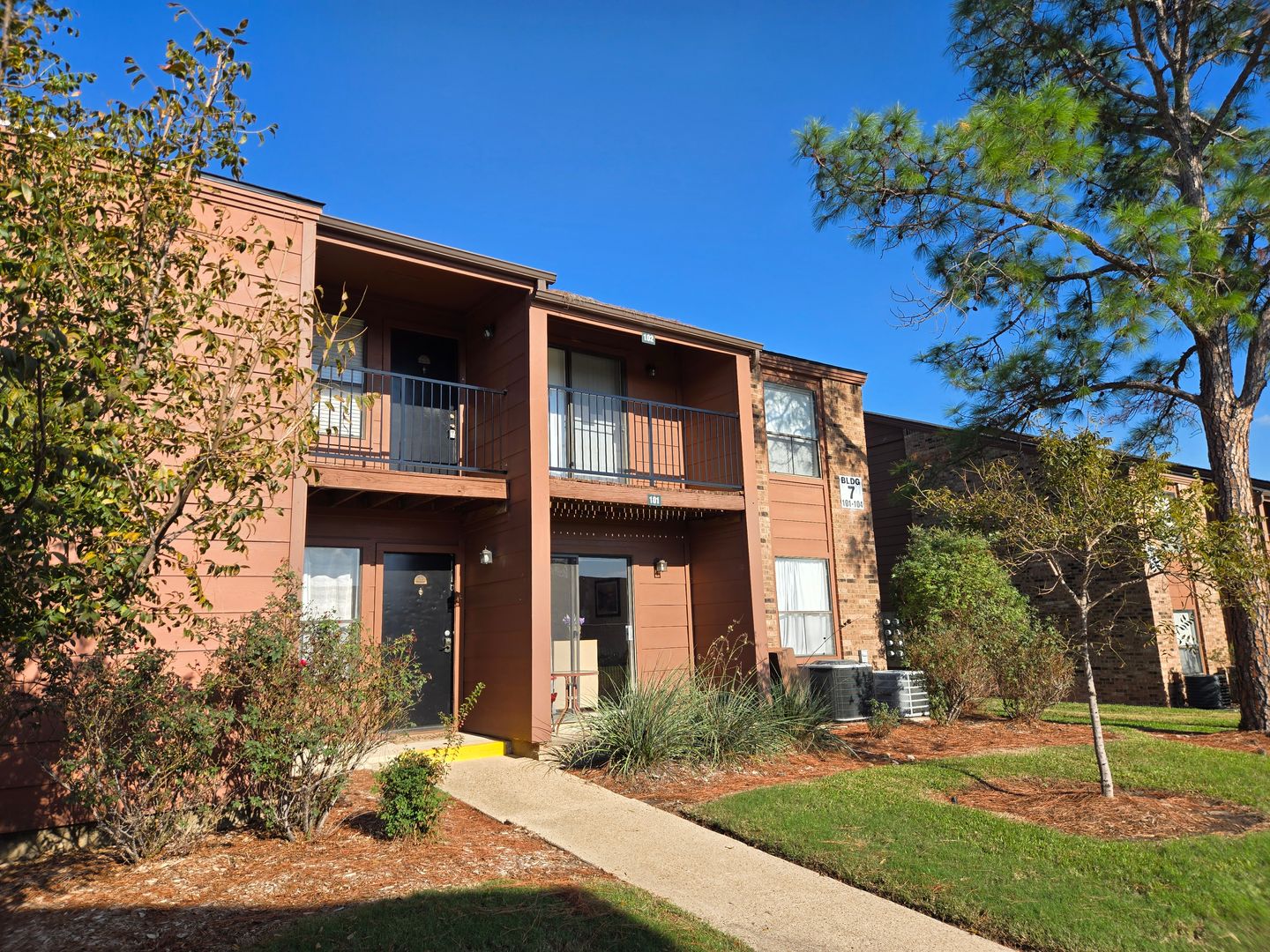 College Station Apartment: 904 University Oaks Blvd. #93