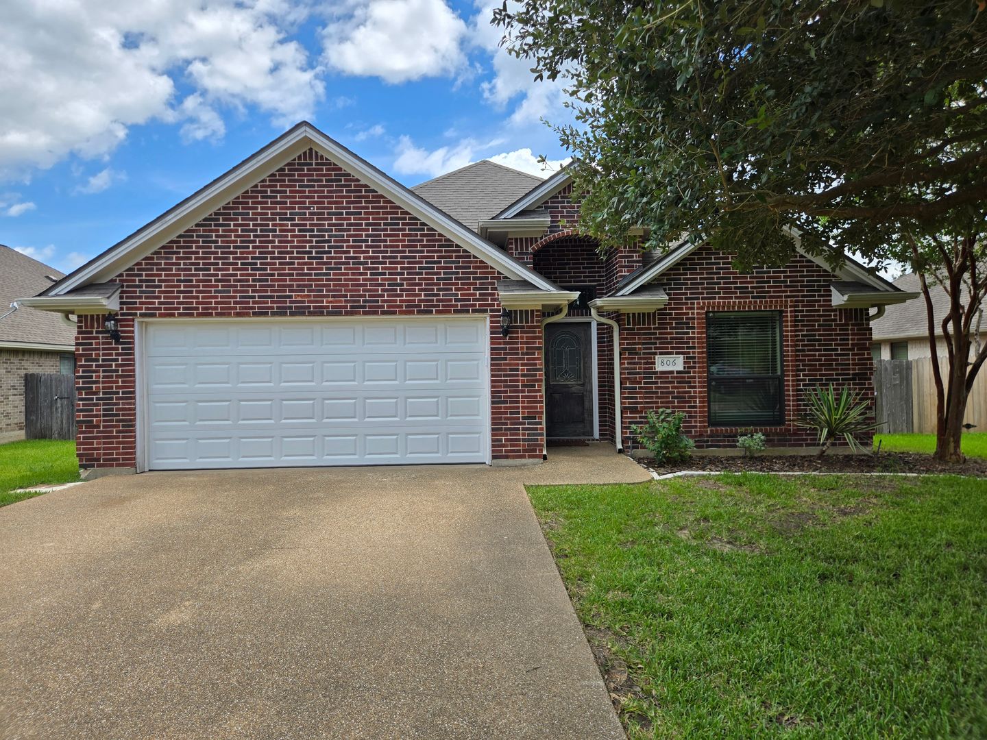 College Station House: 806 Dove Landing Ave